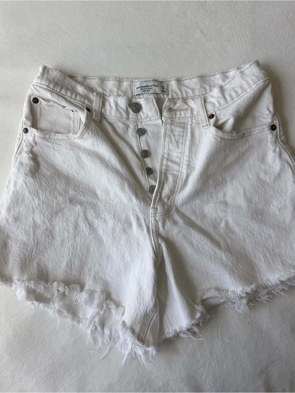 Abercrombie & Fitch White Frayed Hem Denim Shorts size 27/4